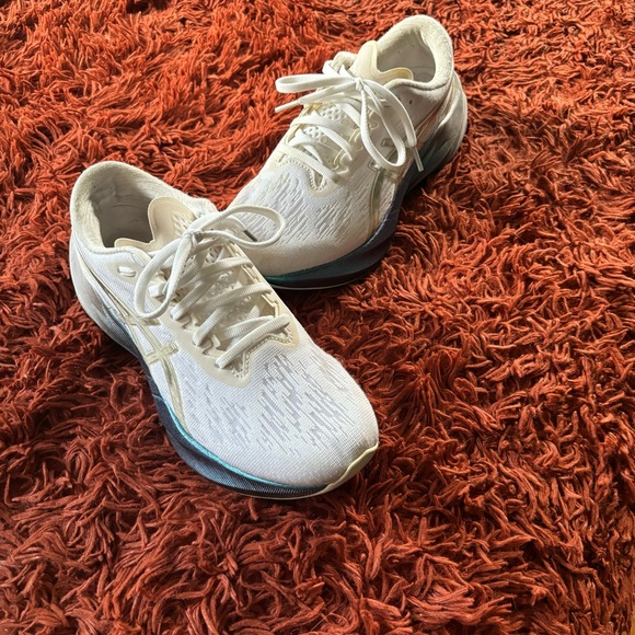 ASICS Novablast - Picture 2 of 7